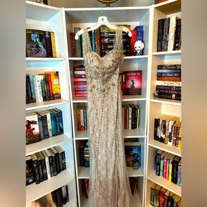 Double 00 in ivory. Mermaid style with large slit on side. Never worn.
